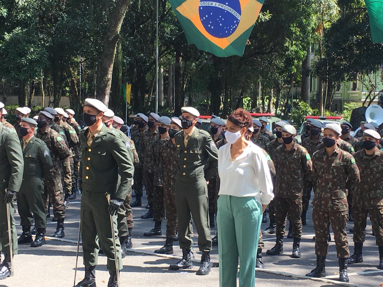 Integrante da FJF é agraciada com a Medalha Exército Brasileiro, no Dia do Soldado